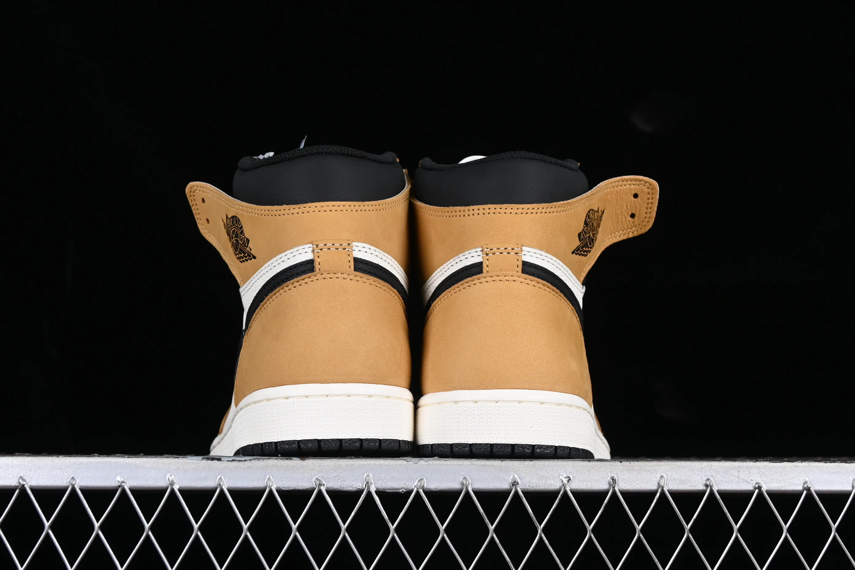 All categories Air Jordan Jordan series basketball shoes Air Jordan 1 High LJR version Air Jordan 1 Rookie Of the Year AJ1 Joe 1 black brown toe 555088-700